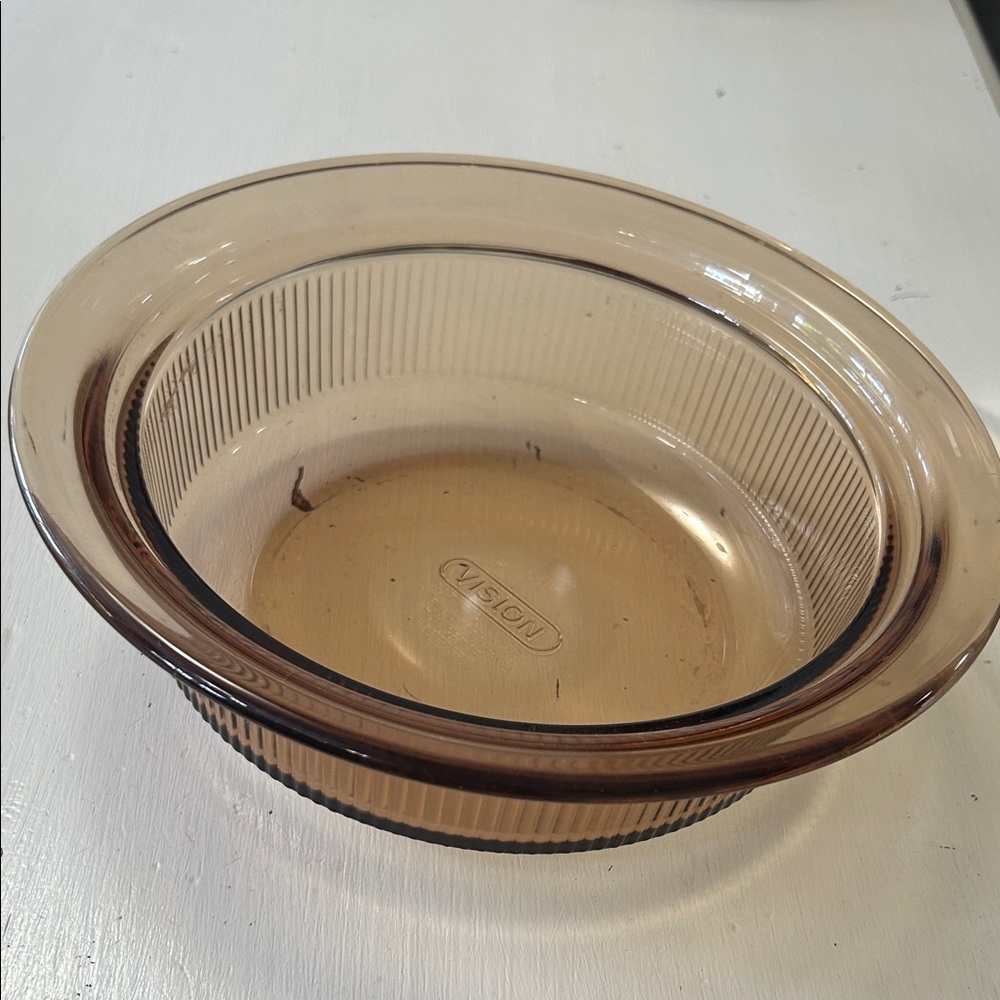 Vision Corning 1 quart casserole dish/bowl, Amber